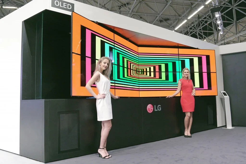 ISE-2017-LG-Flexible-Open-Frame-OLED-Singage-1024x684
