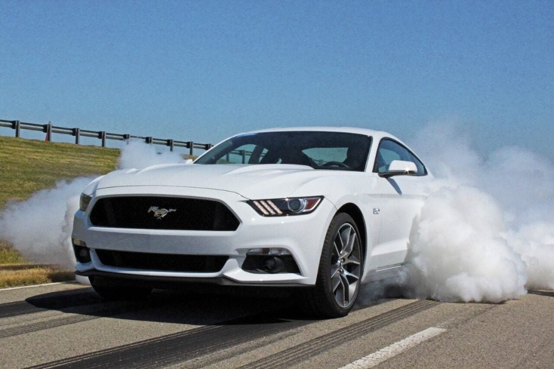 Ford : La Mustang reçoit le prix MECOTY 2 mustang-line-lock