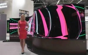 ISE-2017-LG-Dual-View-Curved-Tiling-OLED-Signage-trn