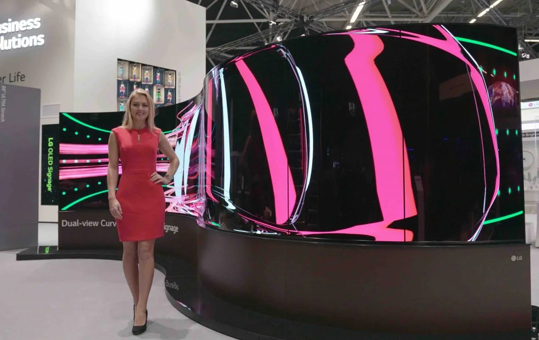 ISE-2017-LG-Dual-View-Curved-Tiling-OLED-Signage-trn