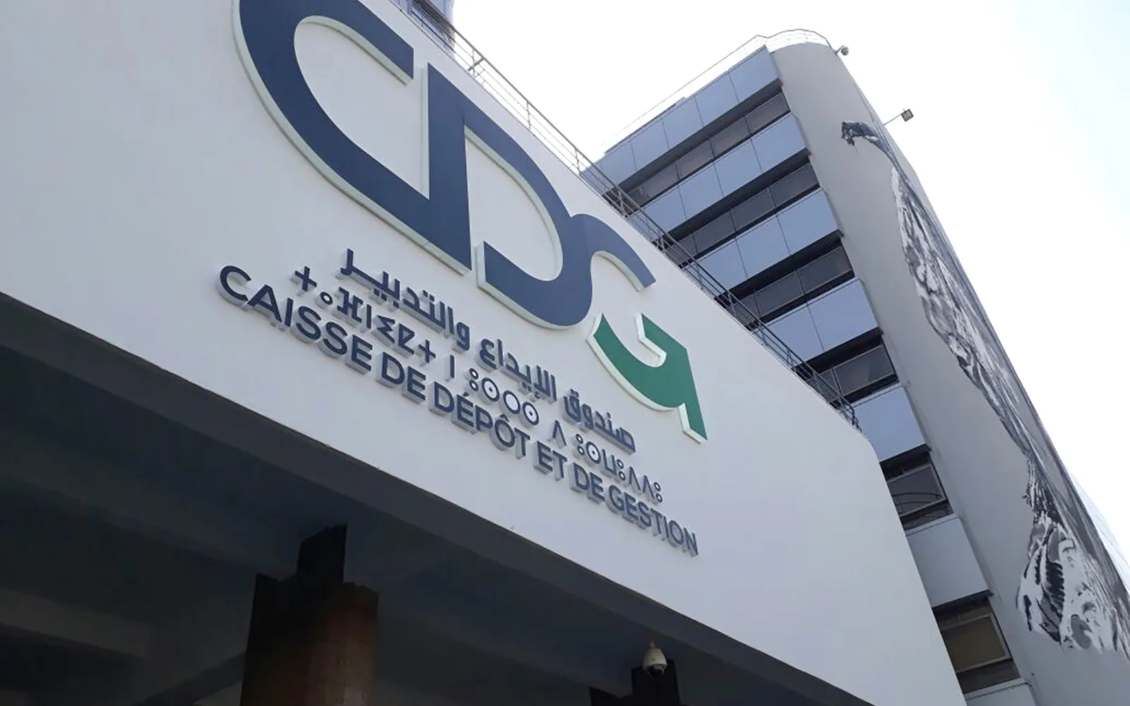 Groupe CDG : Nouvelle identité et présence active sur les réseaux sociaux 1 facade-cdg