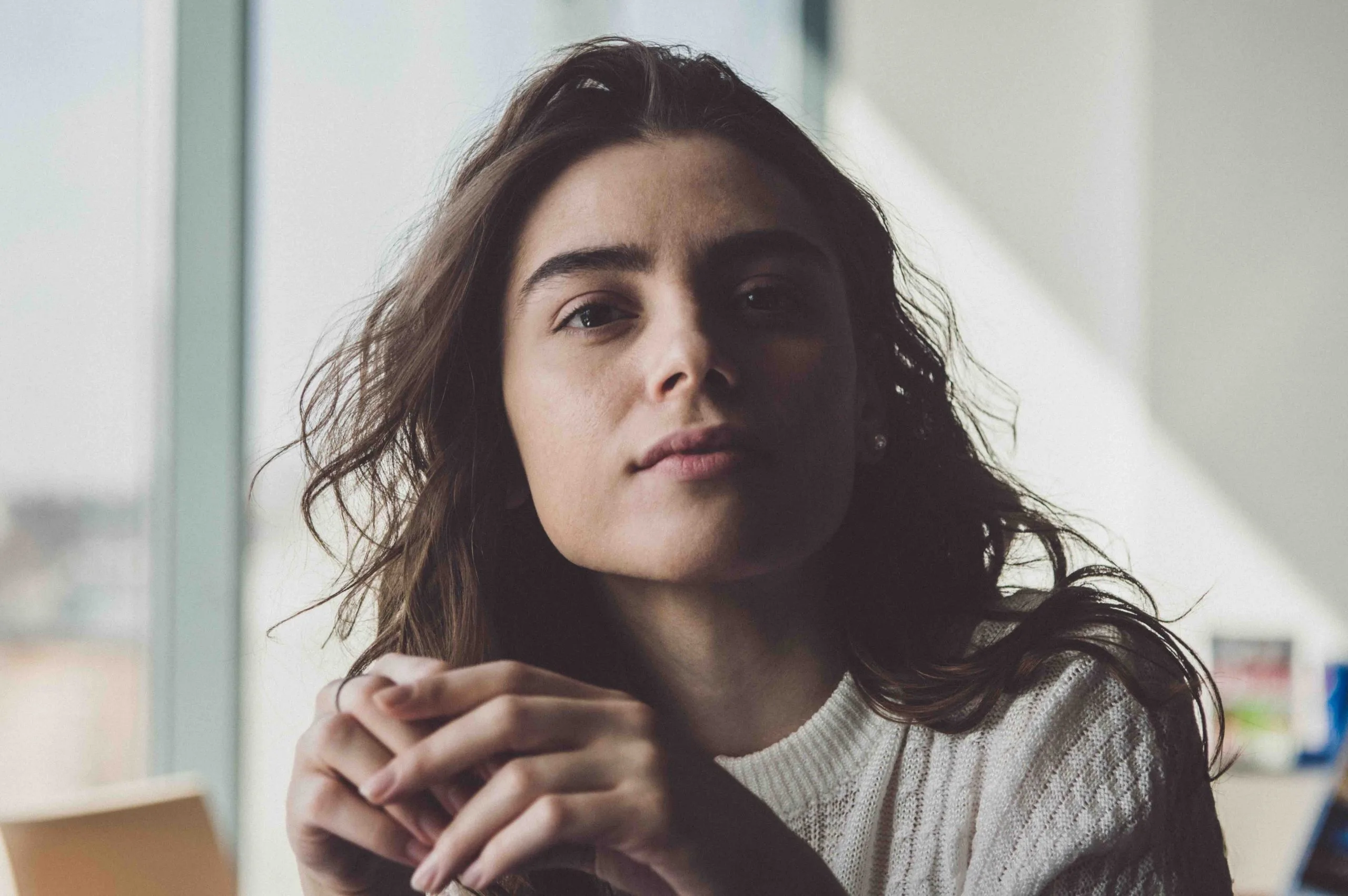 «Femmes & carrières professionnelles» : Novojob publie un sondage à l’occasion du 8 mars 1 face-woman-portrait