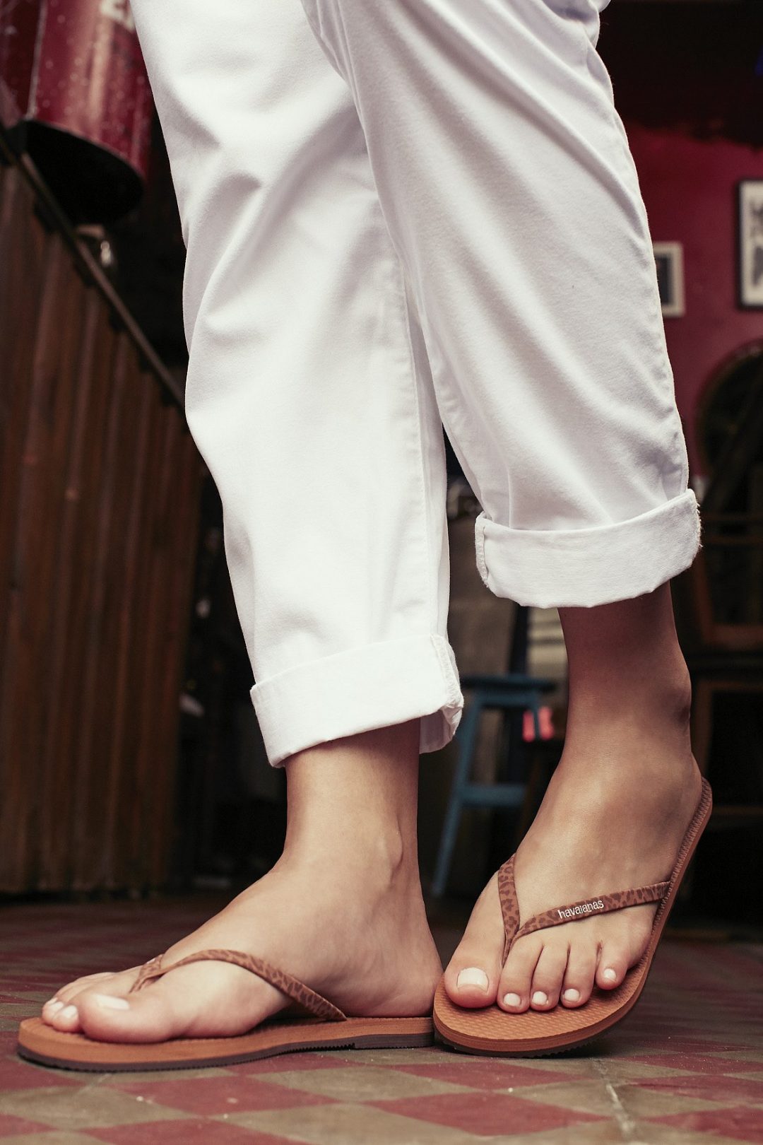 Feet wear. Havaianas foot. Shabby feet. Women feet Wear таблица. Man kissing feet in Flat Sandals.