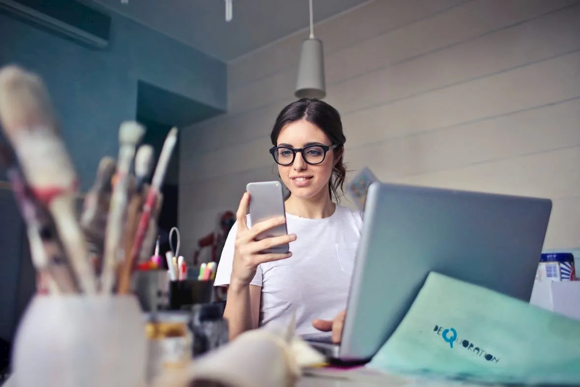 marketing-smartphone-office